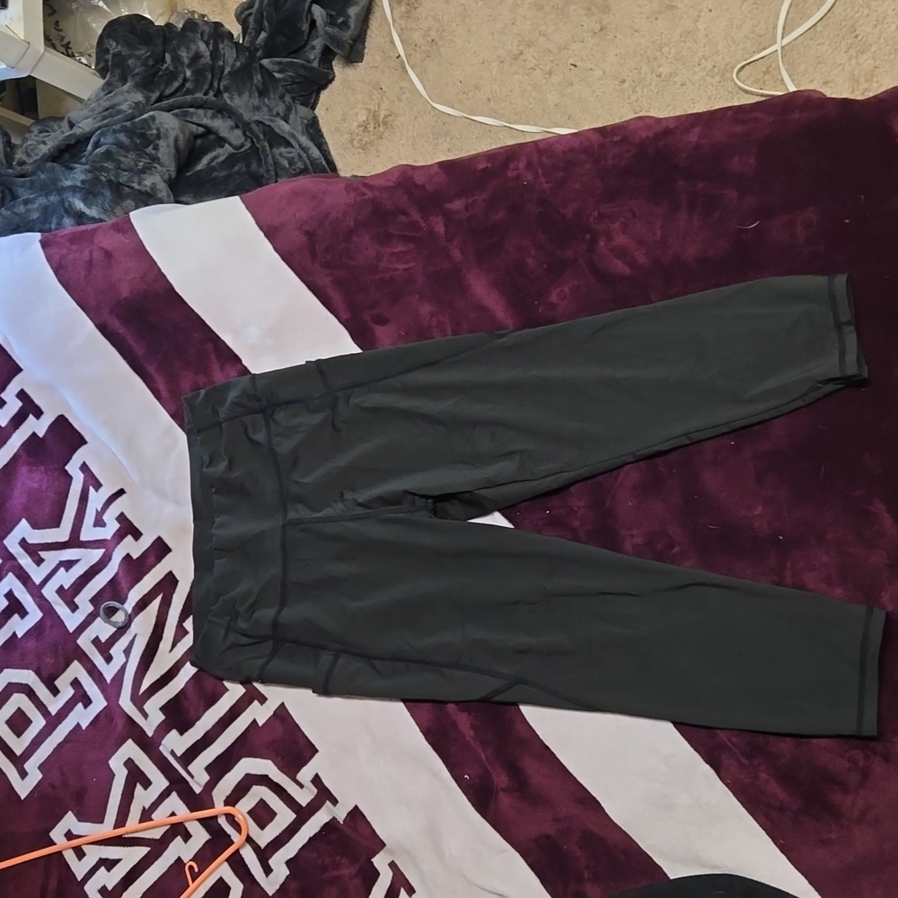 Black Capri leggings black size medium